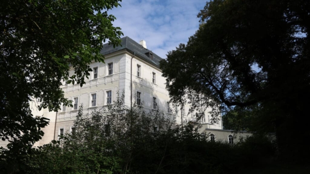 Konferencja prasowa w sprawie rewitalizacji parku przy pałacu w Zaborze