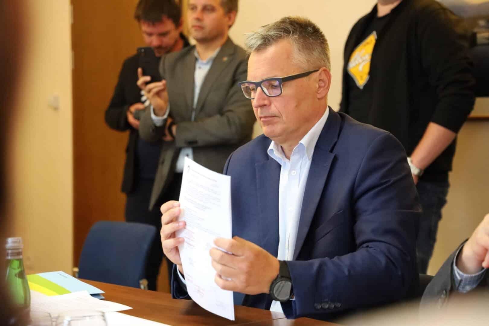   Zielona Góra zadłużona Na horyzoncie 200 mln zł deficytu budżetowego ANALIZA
