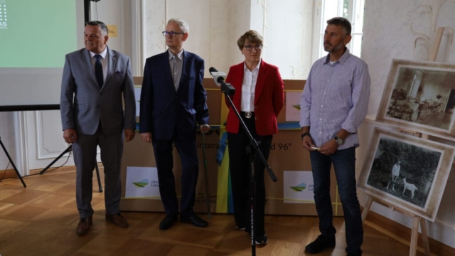 Konferencja prasowa w sprawie rewitalizacji parku przy pałacu w Zaborze