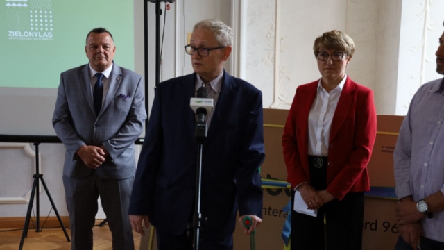 Konferencja prasowa w sprawie rewitalizacji parku przy pałacu w Zaborze