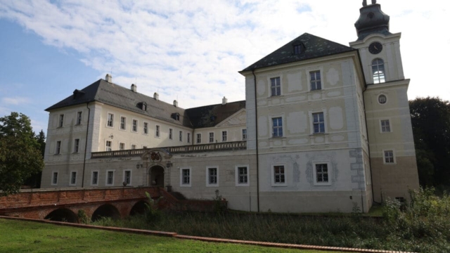 Konferencja prasowa w sprawie rewitalizacji parku przy pałacu w Zaborze