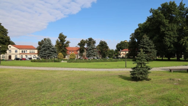 Konferencja prasowa w sprawie rewitalizacji parku przy pałacu w Zaborze