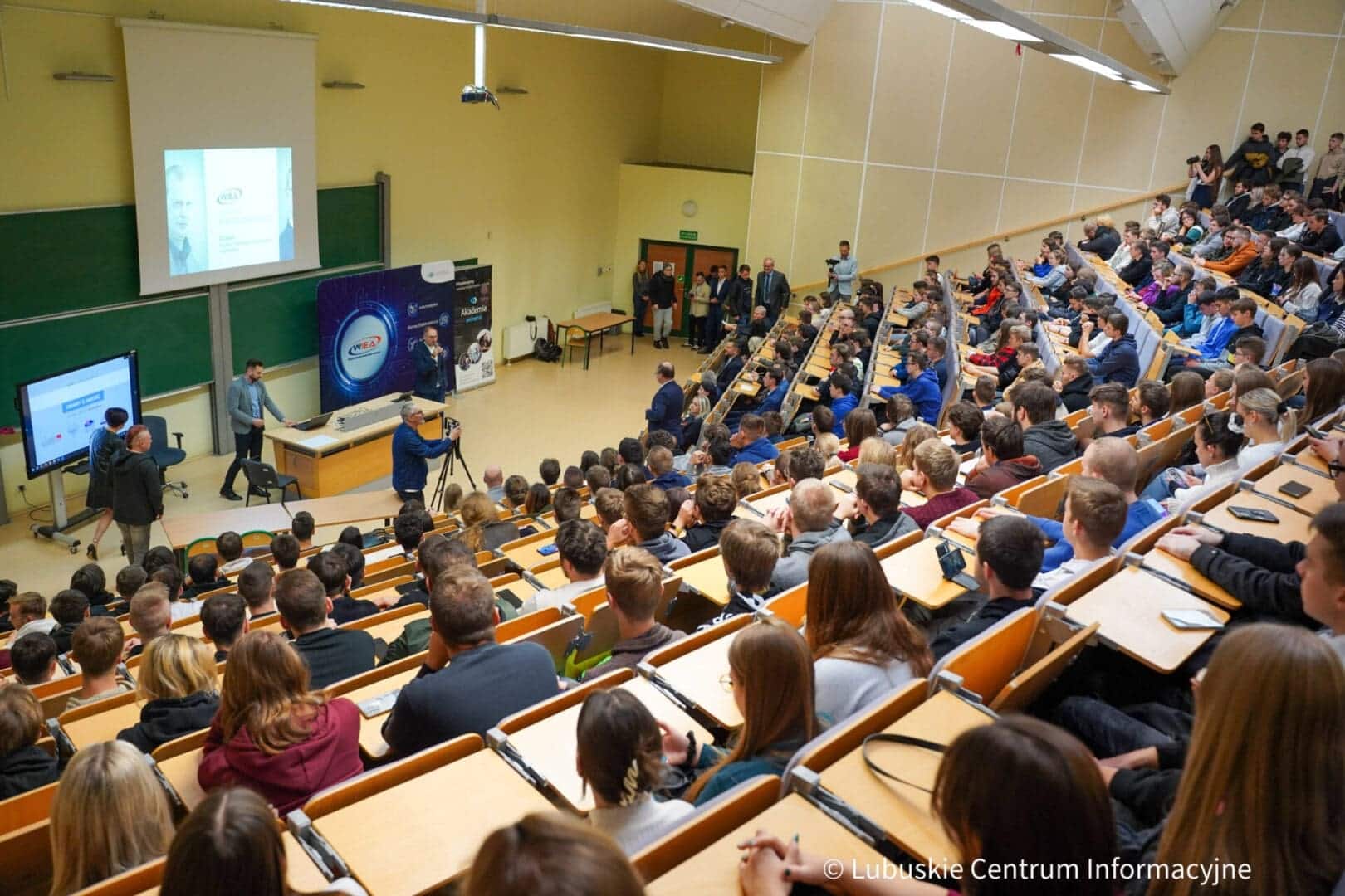   Oszlifują informatyczne diamenty Na uniwersytecie ruszyła Akademia Perceptus WIDEO