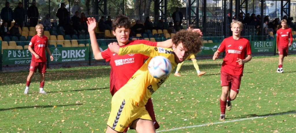 Lechia rozdała prezenty. „Piłka uczy pokory” (ZDJĘCIA, WIDEO) Lechia rozdała prezenty. „Piłka uczy pokory” (ZDJĘCIA, WIDEO) Sześciu chłopców gra w piłkę