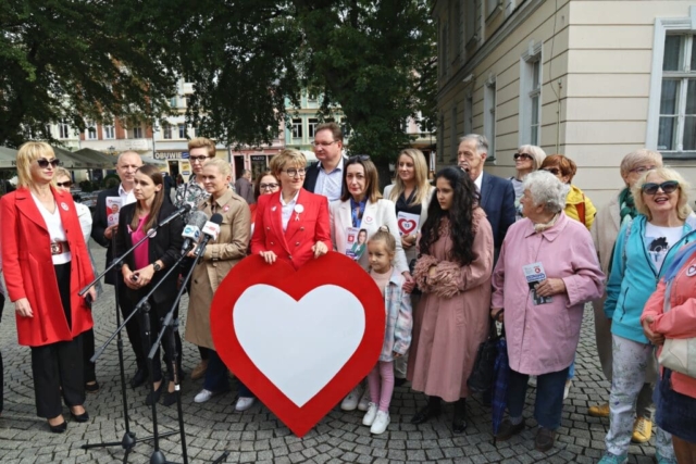 IMG_1341 Konferencja prasowa przed zielonogórskim ratuszem.