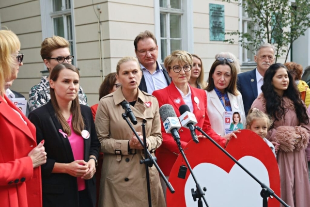 IMG_1356 Konferencja prasowa przed zielonogórskim ratuszem.