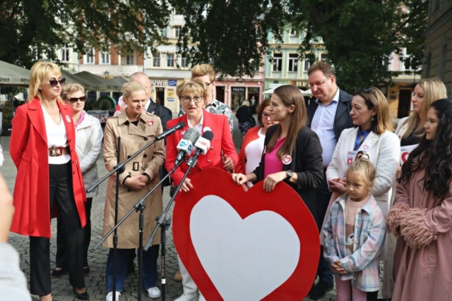 IMG_1393 Konferencja prasowa przed zielonogórskim ratuszem.