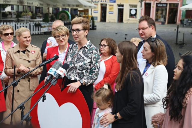 IMG_1405 Konferencja prasowa przed zielonogórskim ratuszem.