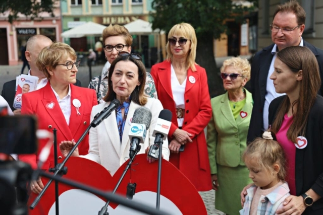 IMG_1422 Konferencja prasowa przed zielonogórskim ratuszem.