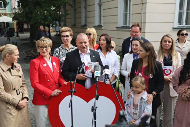 IMG_1428 Konferencja prasowa przed zielonogórskim ratuszem.