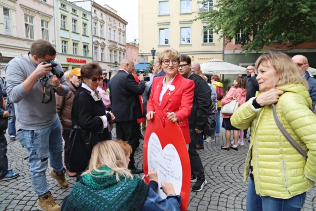 IMG_1462 Konferencja prasowa przed zielonogórskim ratuszem.