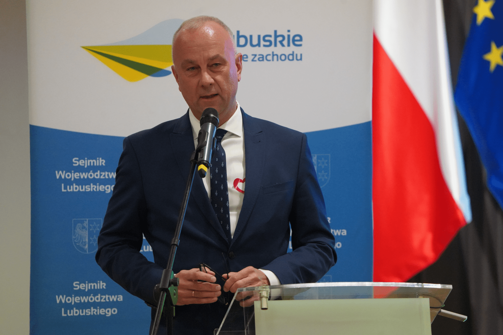 Marcin Jabłoński  Marszałek Marcin Jabłoński  Warto sięgać po środki z KPO WIDEO