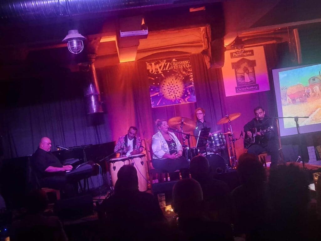 W „Piekarni Cichej Kobiety” Porajmos – zapomniany Holocaust Zaduszki - Cygańska Pieśń z Auschwitz - koncert w Piekarni Cichej Kobiety