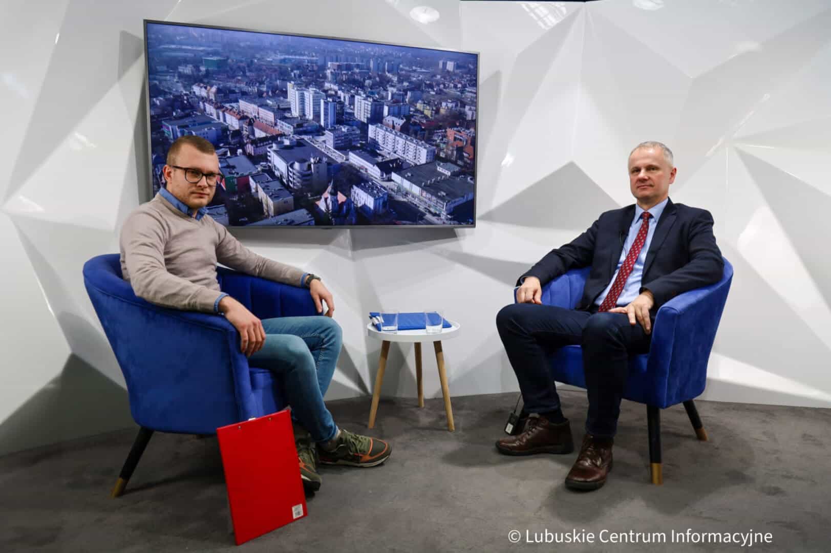   Dariusz Legutowski PO  Dług na jednego mieszkańca Zielonej Góry wynosi obecnie 4770 zł WIDEO