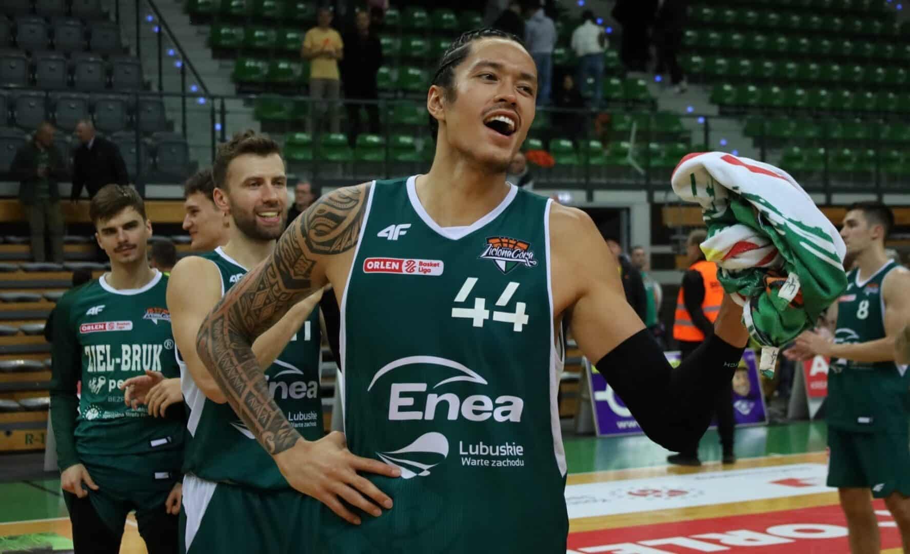 Uśmiechnięty mężczyzna w sportowym stroju  Zastal podniósł ciśnienie kibicom ale dowiózł zwycięstwo ZDJĘCIA