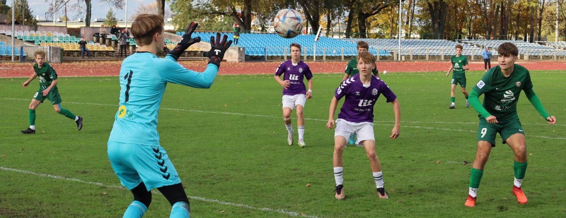 IMG_2051 Siedmiu chłopców na boisku Warta wygrywa z Cariną a Dozamet z Zorzą Zmiana lidera w IV lidze WYNIKI