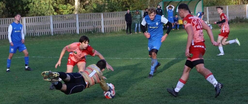 Odra gubi punkty. Drzonkowianka w 90+5 minucie ma piłkę meczową (ZDJĘCIA) Sześciu piłkarzy na boisku