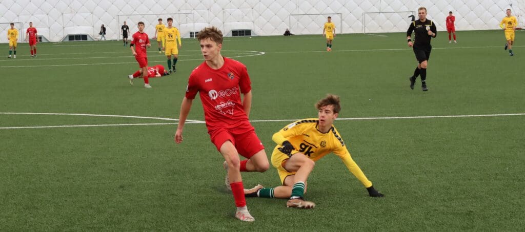 Dobry mecz juniorów Lechii! Odra wypunktowana (WIDEO, ZDJĘCIA) Trzynaście osób na boisku
