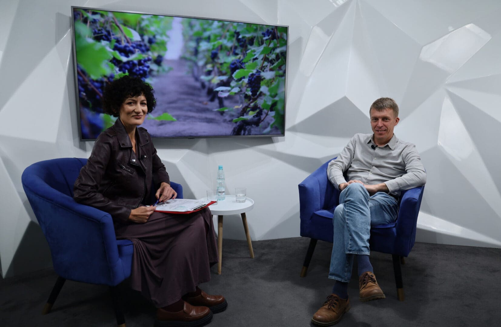 IMG_4327 Święto Młodego Wina rozmowa w studiu LCI z Marcinem Furtakiem z Winnicy Saganum Święto Młodego Wina w Lubuskiem WIDEO