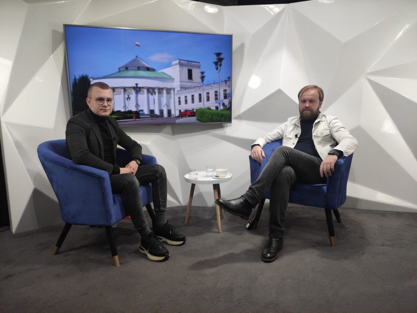   Łukasz Młyńczyk politolog  Na razie trwa karnawał dla nowej władzy ale wkrótce pojawią się pytania co dalej WIDEO