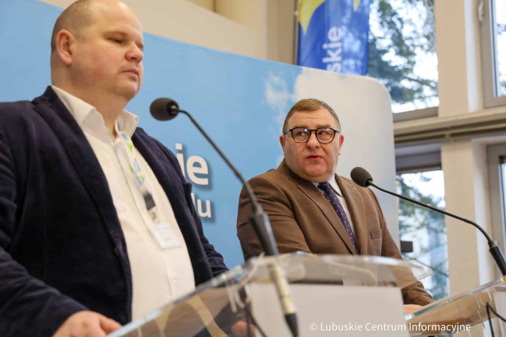 Konferencja dot. komunikacji autobusowej-1 W 2024 roku zostaną wymazane kolejne białe plamy na komunikacyjnej mapie regionu WIDEO