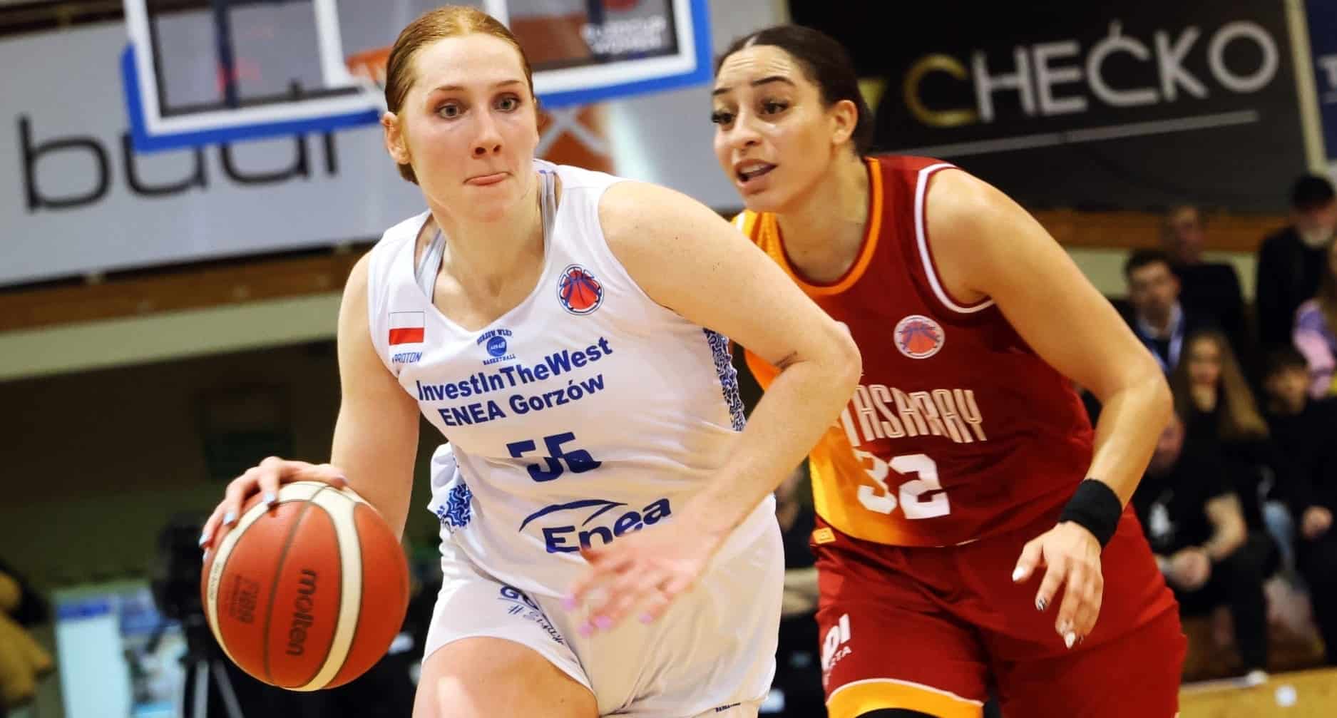 Koszykowka kobiet. FIBA EuroCup. InvestInTheWest Enea Gorzow - Galatasaray Cagdas Factoring. 11.01.2024 Dwie kobiety grają w koszykówkę Koszykarki z Gorzowa nie dały rady Galatasaray Kibice dziękowali za walkę