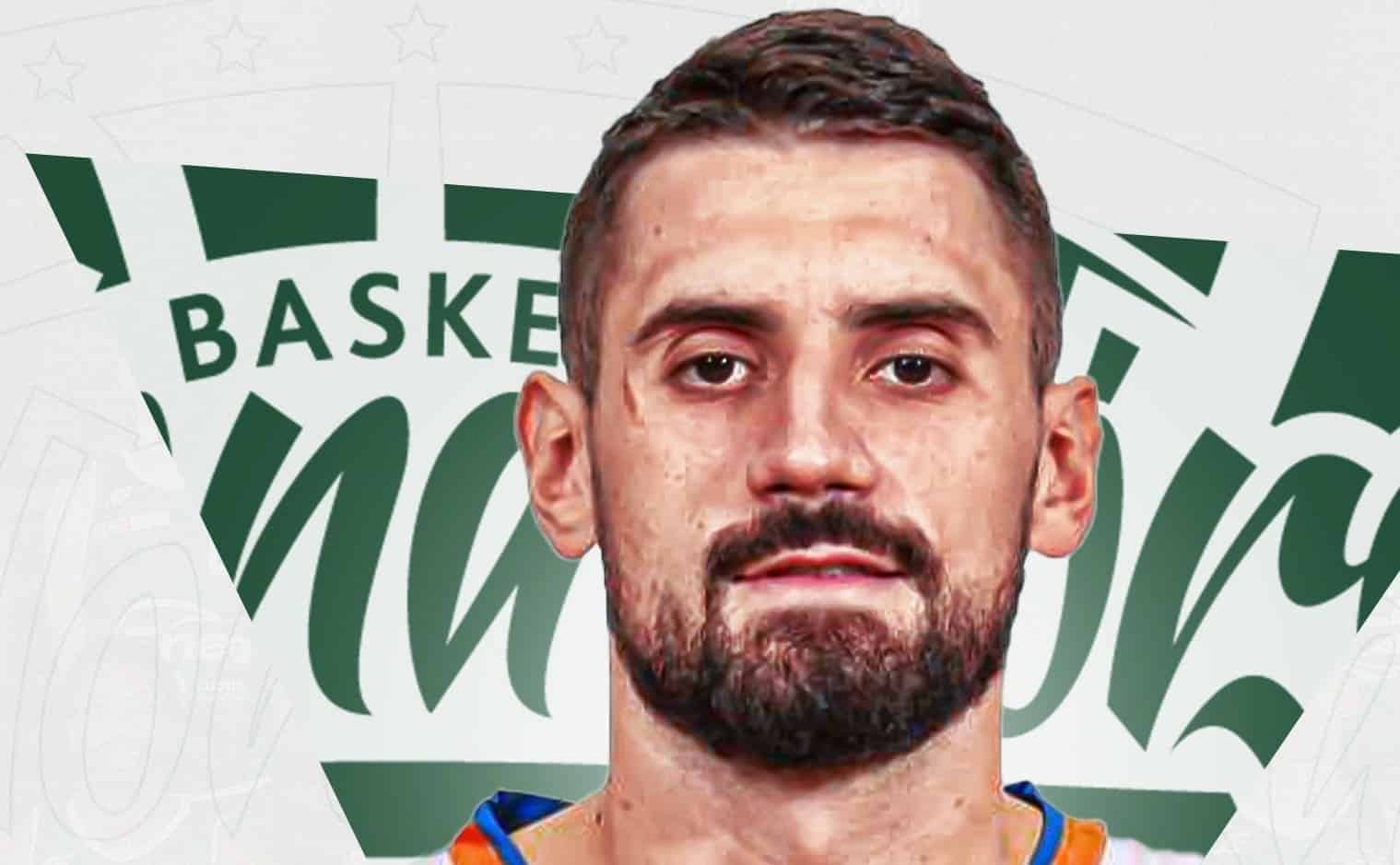 Portret mężczyzny  Zastal ma nowego zawodnika Środkowy z odzysku 208 cm wzrostu