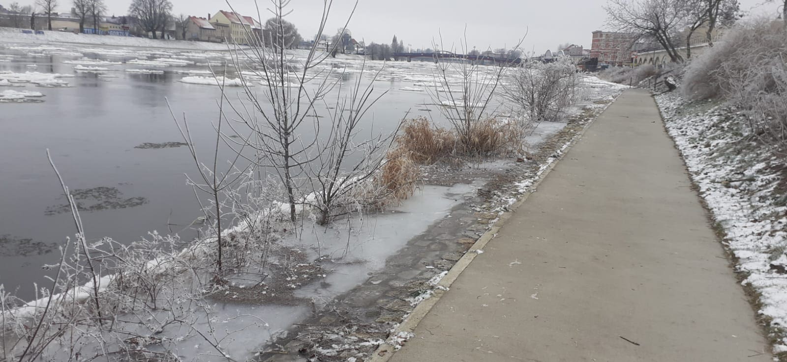   Wysoki stan wód w regionie Idą roztopy Służby w gotowości