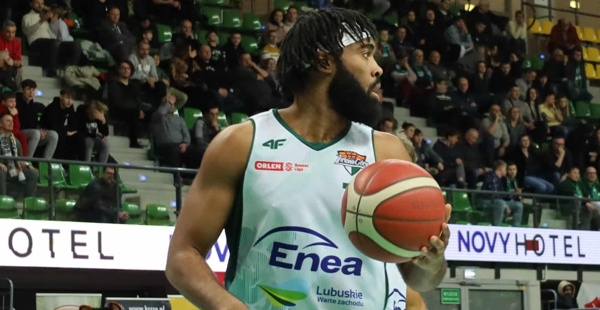 IMG_5406 Mężczyzna z piłką do koszykówki Zastal upokorzony w Sopocie Teraz czas na mecz o życie