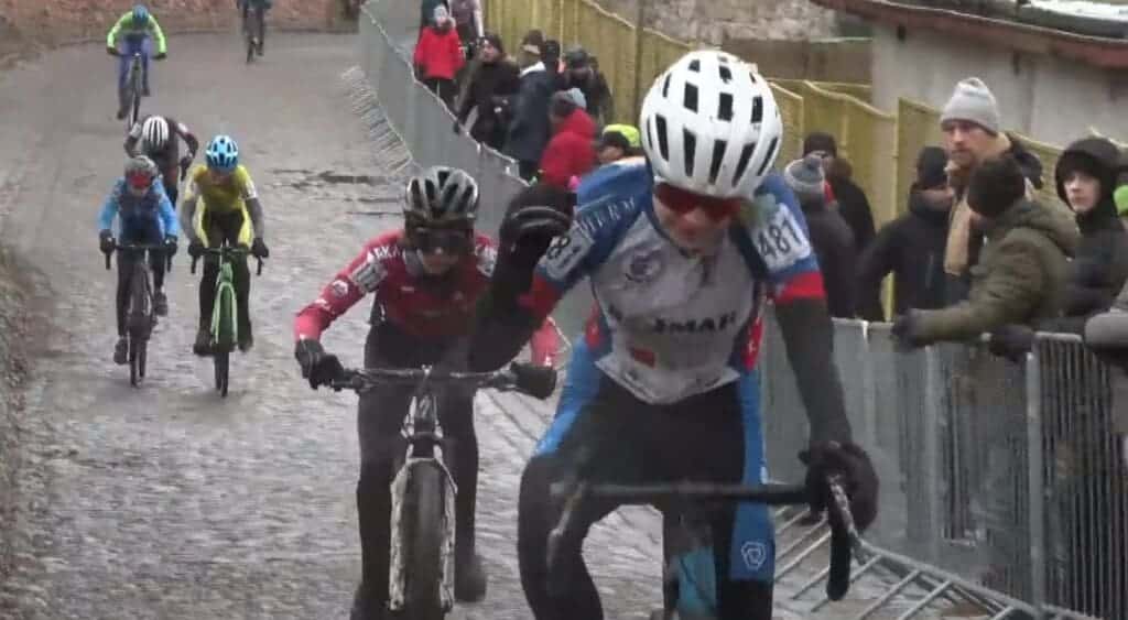 Dziewczyna na rowerze