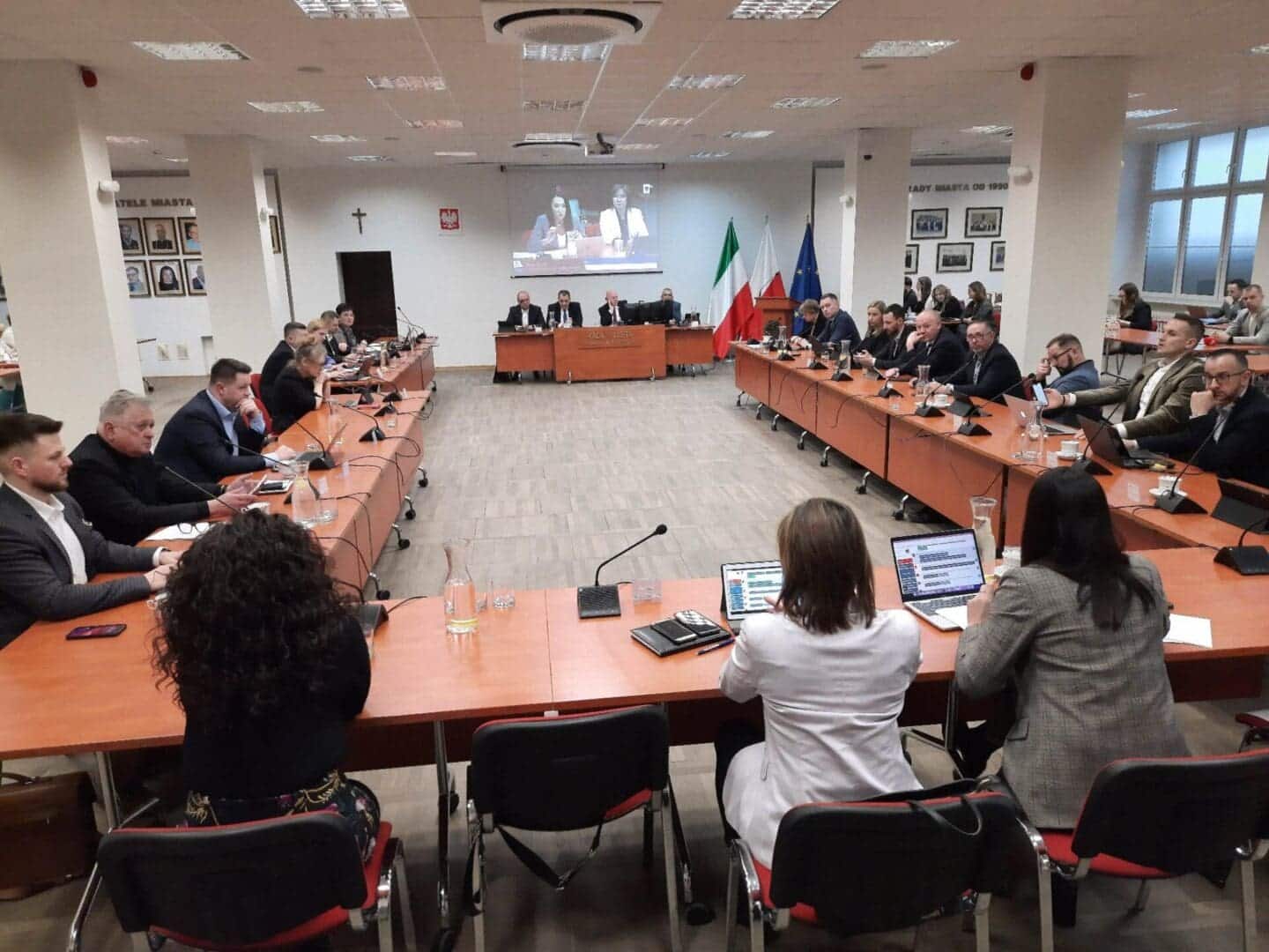 Sesja Rady Miasta Gorzowa Wlkp  Sesja w Gorzowie Czas pożegnań i apel ws linii 203 WIDEO