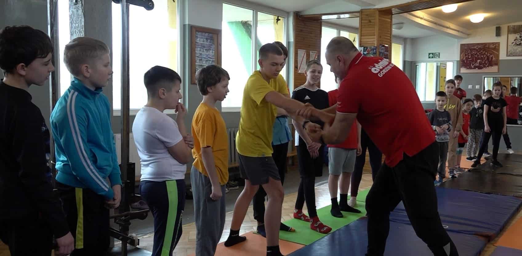   Ferie zimowe z Admirą Sportowe warsztaty dla dzieci dzięki wsparciu województwa WIDEO