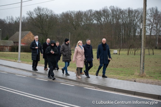 Podsumowanie projektu „Rozbudowa drogi wojewódzkiej nr 295 w miejscowości Miodnica”  zrealizowane w ramach programu RPO 2014-2020. fot. Tomasz Browarczyk