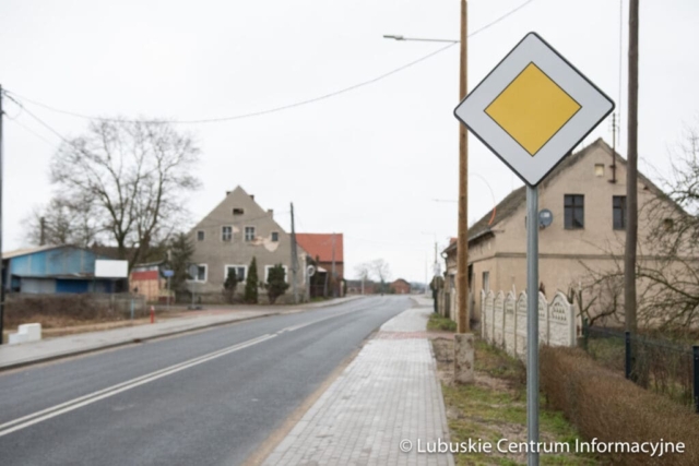 Podsumowanie projektu „Rozbudowa drogi wojewódzkiej nr 295 w miejscowości Miodnica”  zrealizowane w ramach programu RPO 2014-2020. fot. Tomasz Browarczyk