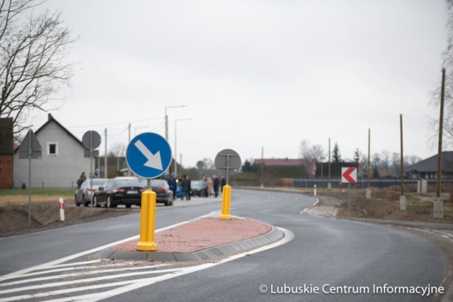 Podsumowanie projektu „Rozbudowa drogi wojewódzkiej nr 295 w miejscowości Miodnica”  zrealizowane w ramach programu RPO 2014-2020. fot. Tomasz Browarczyk