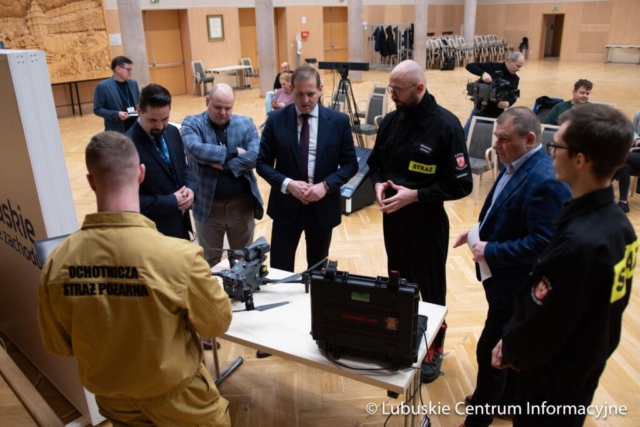 Konkurs na rzecz doposażenia jednostek Ochotniczych Straży Pożarnych (OSP) w Lubuskiem w niezbędny sprzęt i wyposażenie oraz umundurowanie. fot. Tomasz Browarczyk