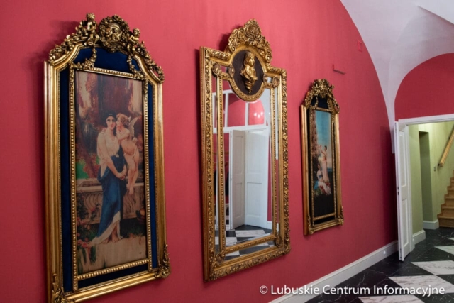 Wizytacja rewitalizowanego pałacu w zielonogórskiej Ochli fot. Tomasz Browarczyk/ Lubuskie Centrum Informacyjne