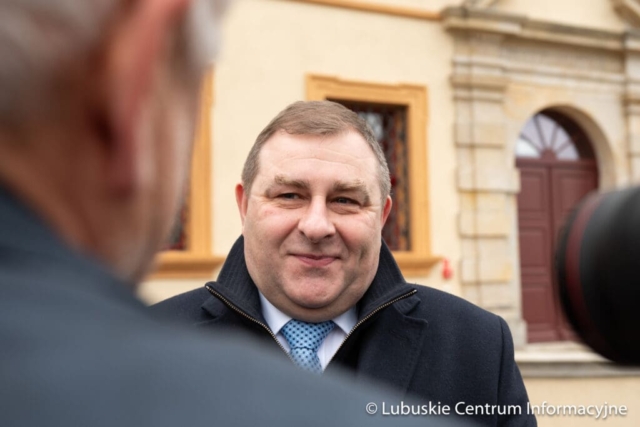 Wizytacja rewitalizowanego pałacu w zielonogórskiej Ochli fot. Tomasz Browarczyk/ Lubuskie Centrum Informacyjne