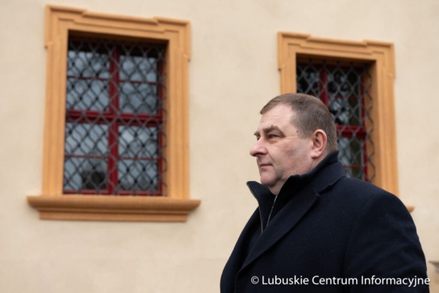 Wizytacja rewitalizowanego pałacu w zielonogórskiej Ochli fot. Tomasz Browarczyk/ Lubuskie Centrum Informacyjne