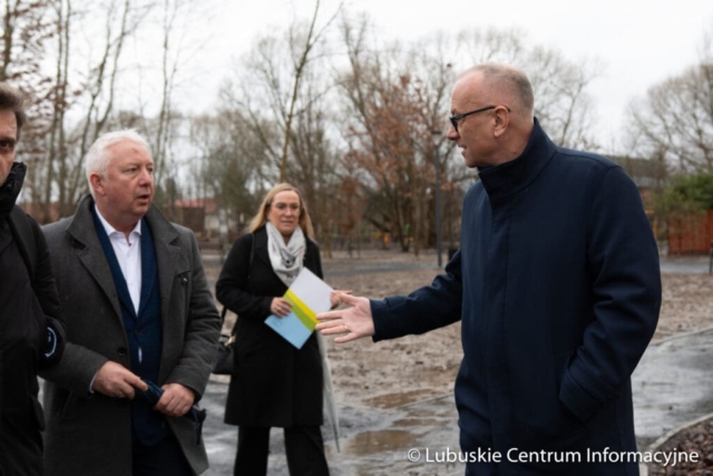 Wizytacja rewitalizowanego pałacu w zielonogórskiej Ochli fot. Tomasz Browarczyk/ Lubuskie Centrum Informacyjne