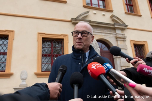 Wizytacja rewitalizowanego pałacu w zielonogórskiej Ochli fot. Tomasz Browarczyk/ Lubuskie Centrum Informacyjne