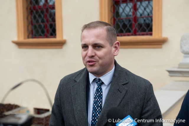 Wizytacja rewitalizowanego pałacu w zielonogórskiej Ochli fot. Tomasz Browarczyk/ Lubuskie Centrum Informacyjne