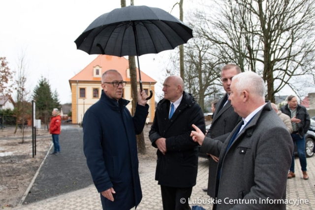 Wizytacja rewitalizowanego pałacu w zielonogórskiej Ochli fot. Tomasz Browarczyk/ Lubuskie Centrum Informacyjne