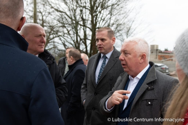 Wizytacja rewitalizowanego pałacu w zielonogórskiej Ochli fot. Tomasz Browarczyk/ Lubuskie Centrum Informacyjne