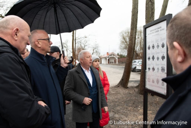 Wizytacja rewitalizowanego pałacu w zielonogórskiej Ochli fot. Tomasz Browarczyk/ Lubuskie Centrum Informacyjne