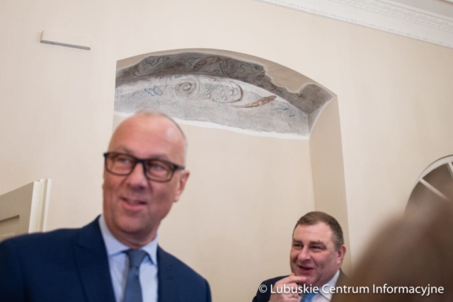 Wizytacja rewitalizowanego pałacu w zielonogórskiej Ochli fot. Tomasz Browarczyk/ Lubuskie Centrum Informacyjne