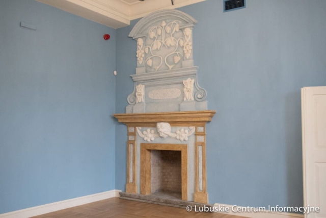 Wizytacja rewitalizowanego pałacu w zielonogórskiej Ochli fot. Tomasz Browarczyk/ Lubuskie Centrum Informacyjne