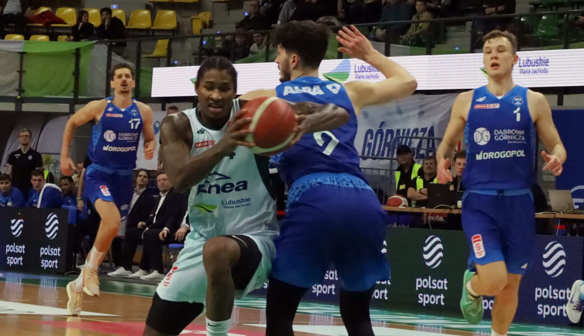 IMG_6762 Czterech mężczyzn gra w koszykówkę Wynik lepszy niż gra Zastal nie istniał przez trzy kwarty ZDJĘCIA