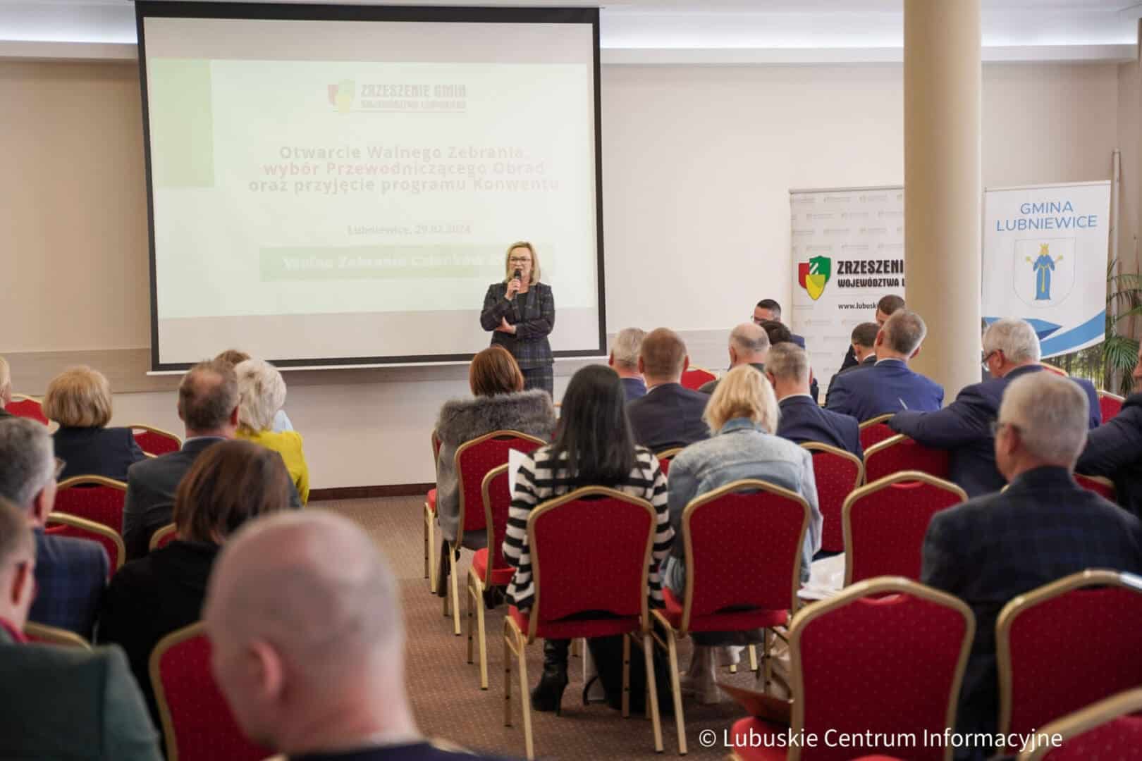   Samorządowcy Przez osiem lat władza prowadziła politykę antysamorządową WIDEO