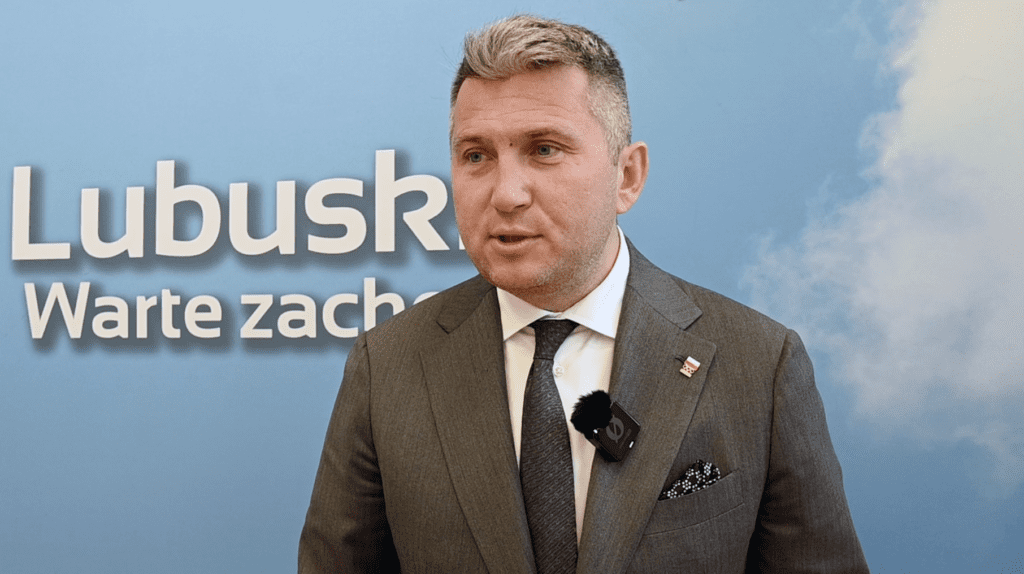 Mężczyzna w garniturze